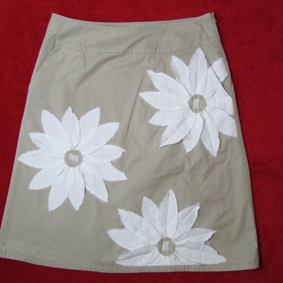 Boden Dresses & Skirts - Boden Applique Floral Skirt - Cotton Tan / White